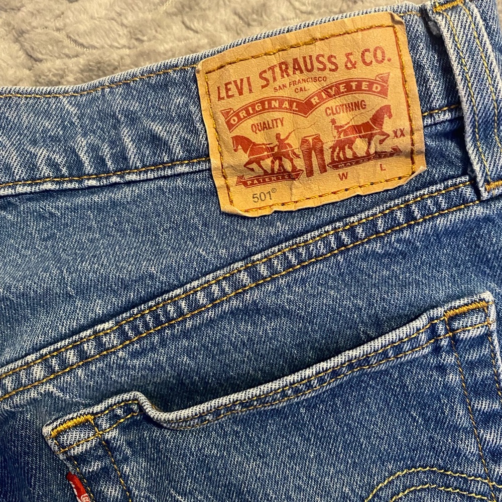 Levi Women’s 501 Original Shorts Size 8 (29)